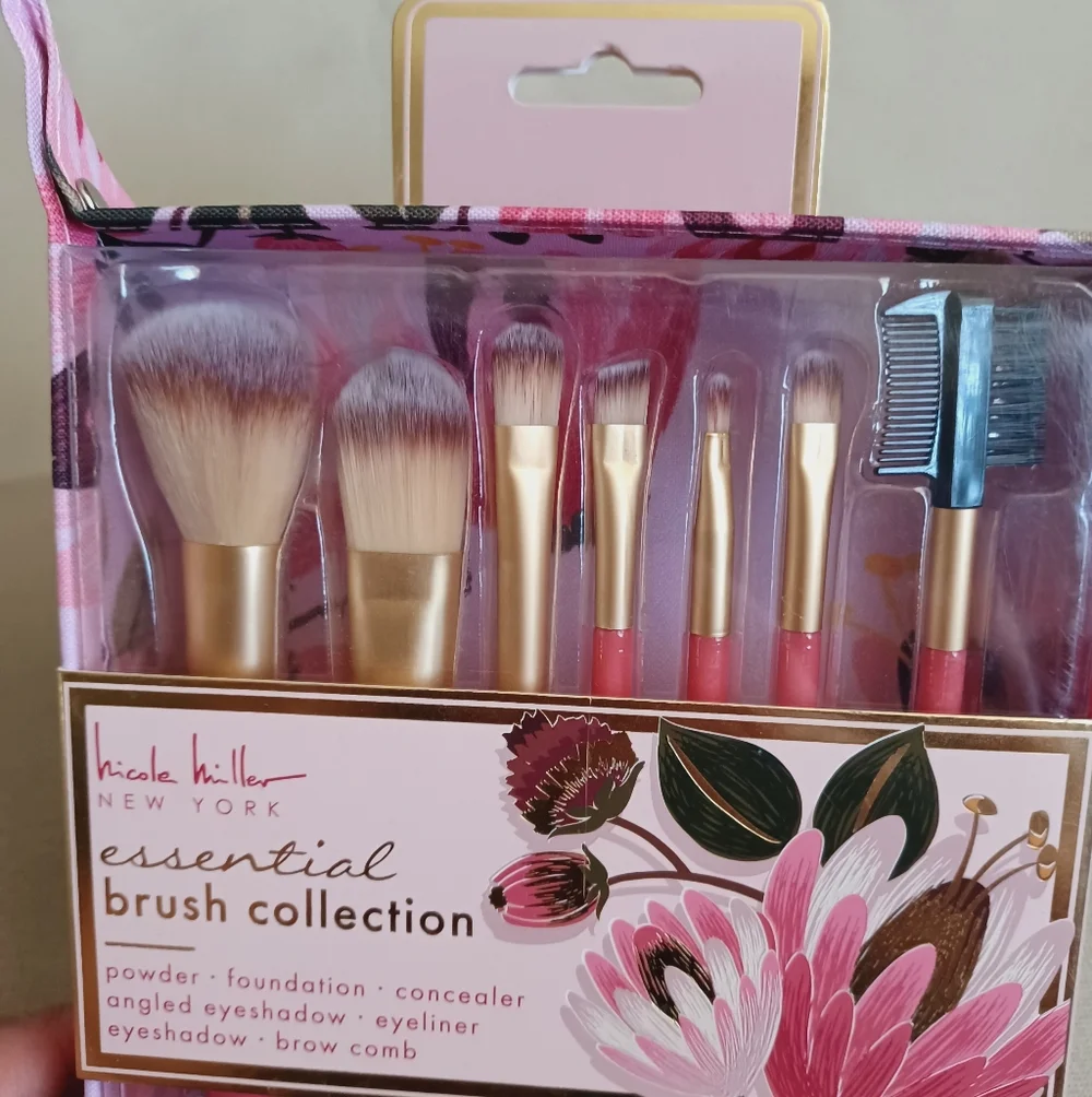 Nicole Miller Essential Brush Collection